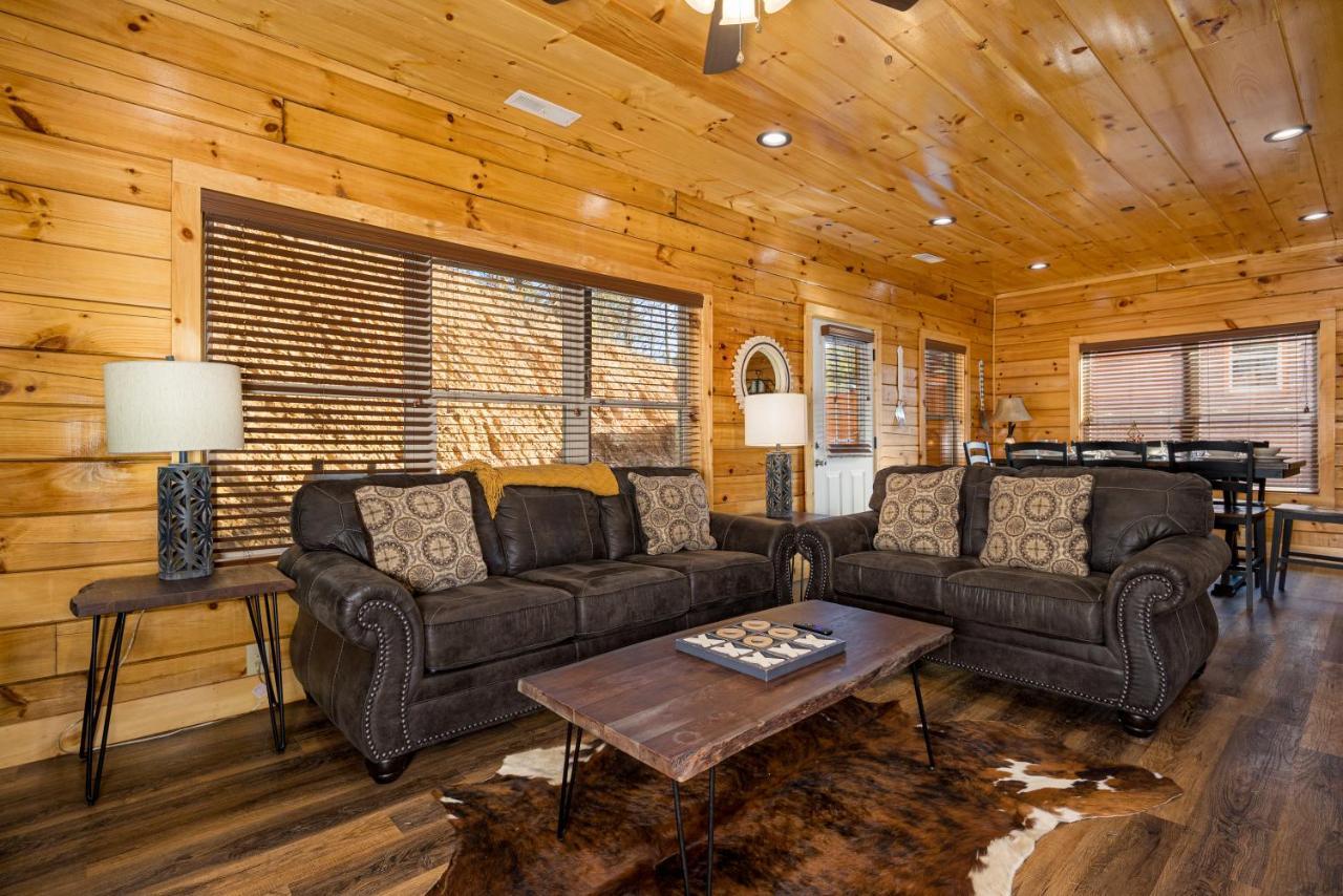 5Bd5B Escape Cabin With 2 Hottubs, Thtr &Game Rm,1Mi To The Parkway! 4Mi To Dollywood - Spring Deal Пиджен-Фордж Экстерьер фото