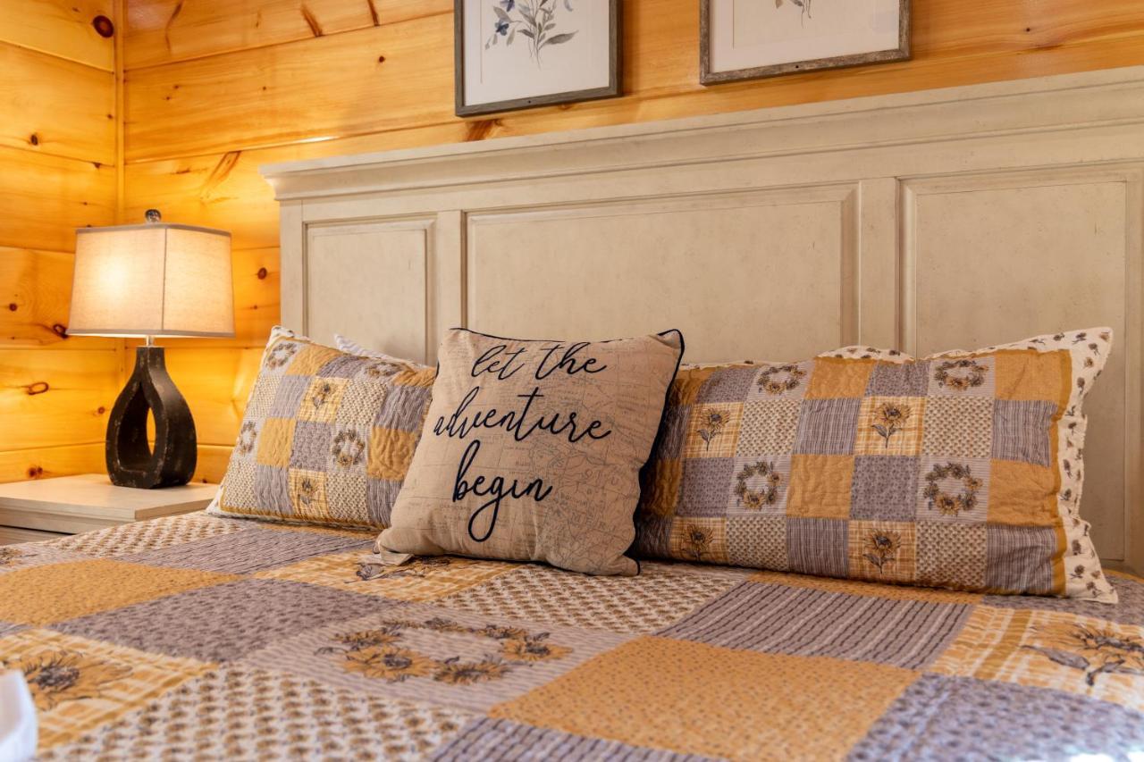 5Bd5B Escape Cabin With 2 Hottubs, Thtr &Game Rm,1Mi To The Parkway! 4Mi To Dollywood - Spring Deal Пиджен-Фордж Экстерьер фото