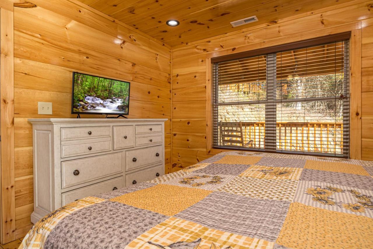 5Bd5B Escape Cabin With 2 Hottubs, Thtr &Game Rm,1Mi To The Parkway! 4Mi To Dollywood - Spring Deal Пиджен-Фордж Экстерьер фото