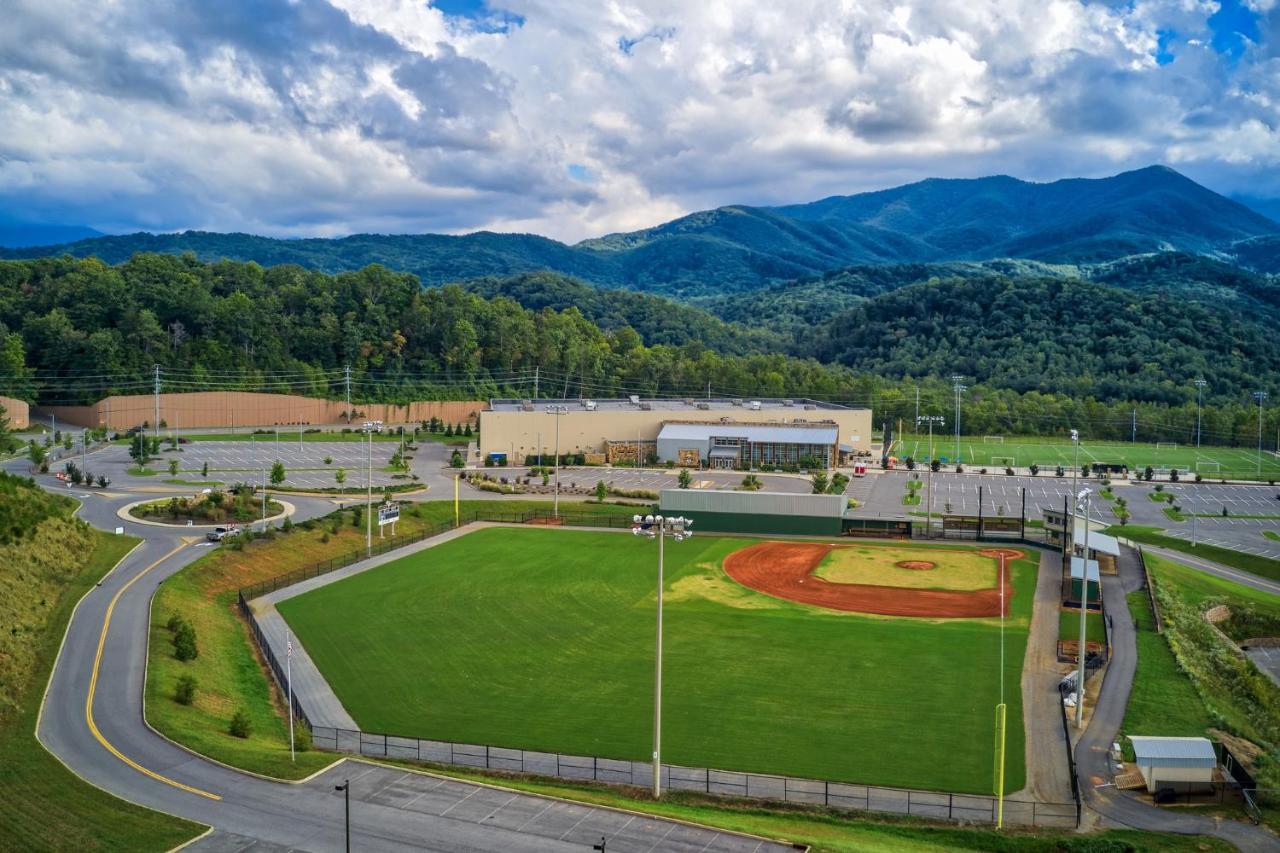 5Bd5B Escape Cabin With 2 Hottubs, Thtr &Game Rm,1Mi To The Parkway! 4Mi To Dollywood - Spring Deal Пиджен-Фордж Экстерьер фото