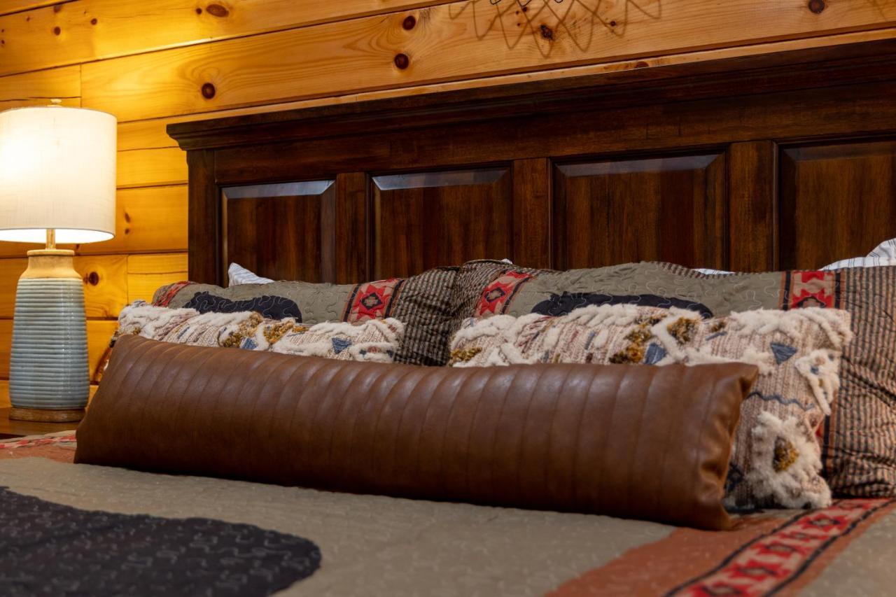 5Bd5B Escape Cabin With 2 Hottubs, Thtr &Game Rm,1Mi To The Parkway! 4Mi To Dollywood - Spring Deal Пиджен-Фордж Экстерьер фото