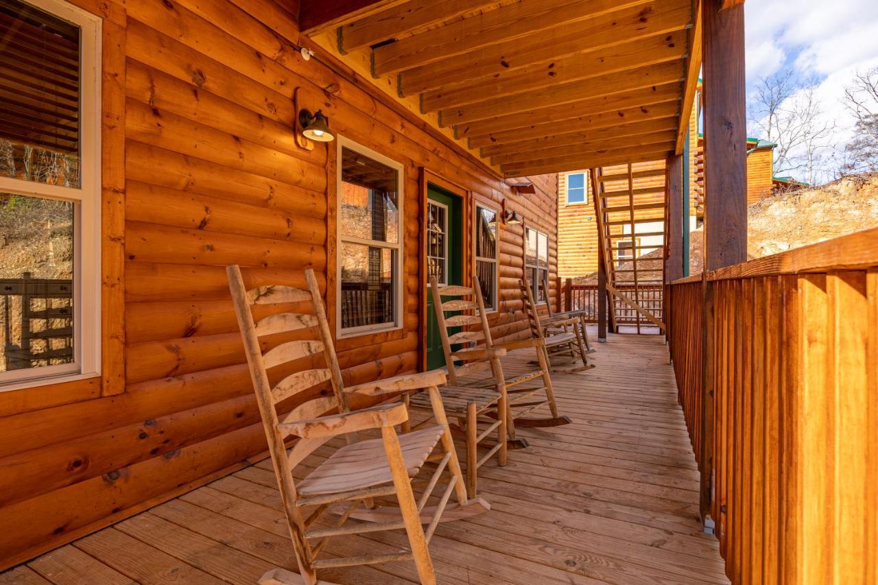 5Bd5B Escape Cabin With 2 Hottubs, Thtr &Game Rm,1Mi To The Parkway! 4Mi To Dollywood - Spring Deal Пиджен-Фордж Экстерьер фото