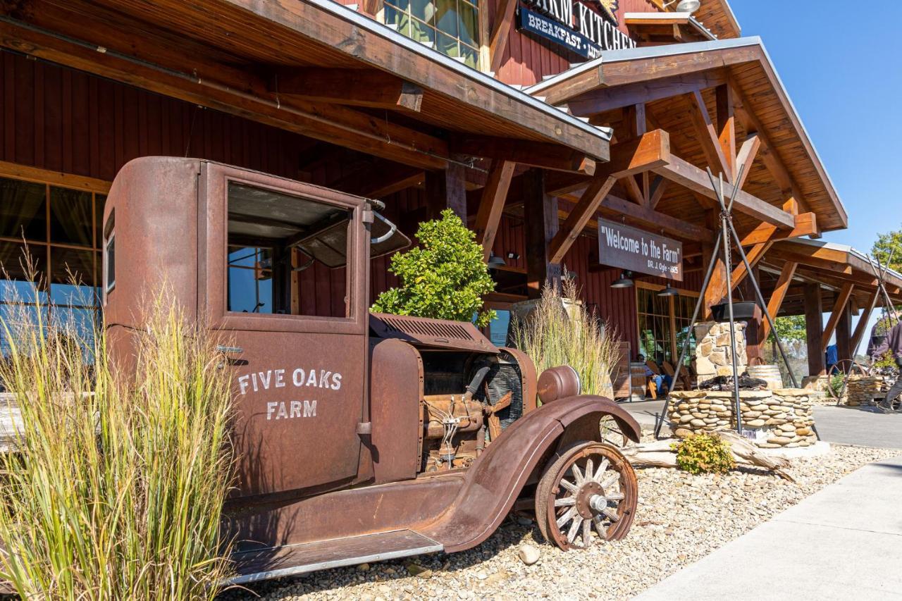 5Bd5B Escape Cabin With 2 Hottubs, Thtr &Game Rm,1Mi To The Parkway! 4Mi To Dollywood - Spring Deal Пиджен-Фордж Экстерьер фото