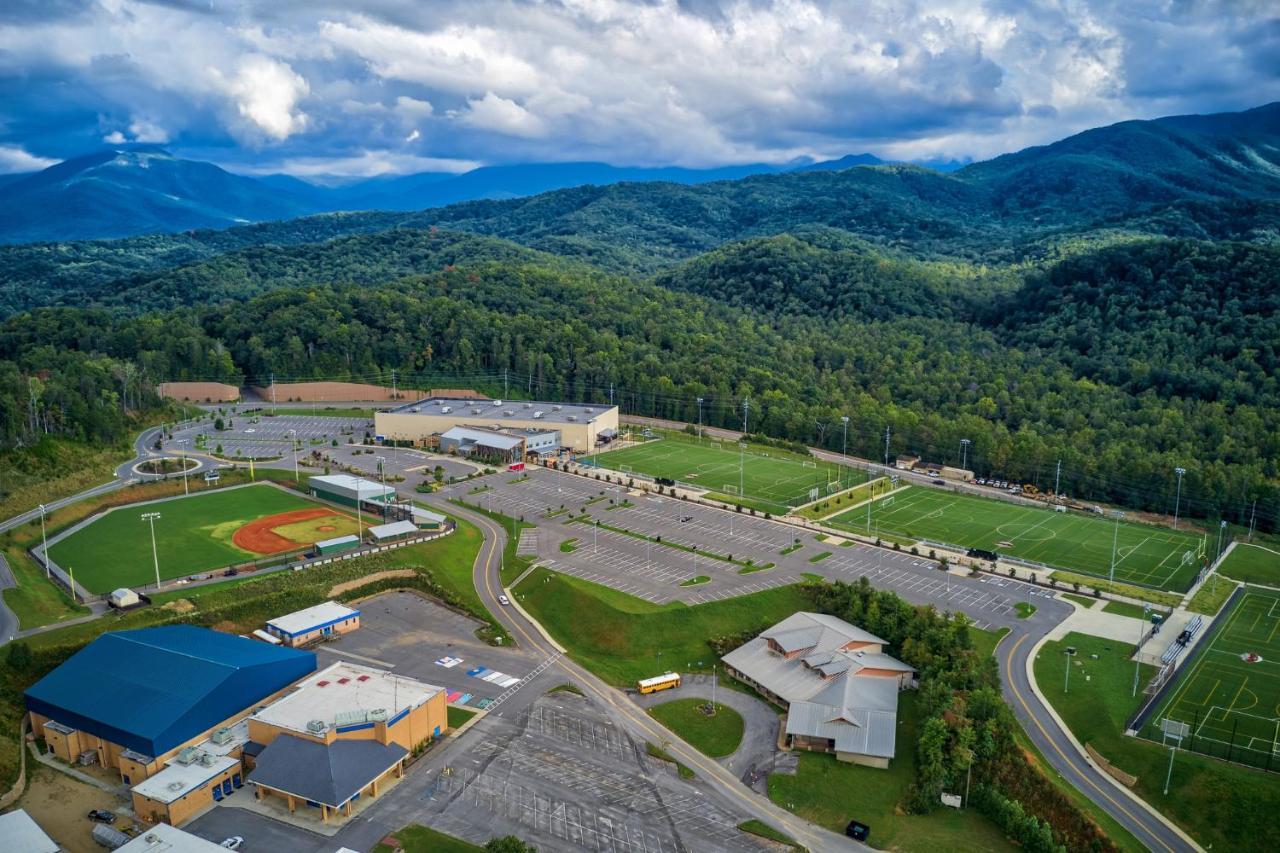 5Bd5B Escape Cabin With 2 Hottubs, Thtr &Game Rm,1Mi To The Parkway! 4Mi To Dollywood - Spring Deal Пиджен-Фордж Экстерьер фото