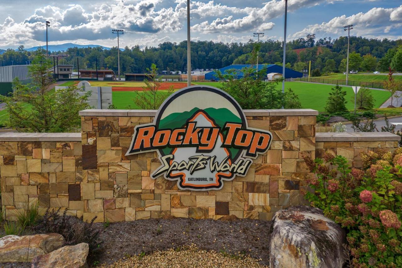 5Bd5B Escape Cabin With 2 Hottubs, Thtr &Game Rm,1Mi To The Parkway! 4Mi To Dollywood - Spring Deal Пиджен-Фордж Экстерьер фото